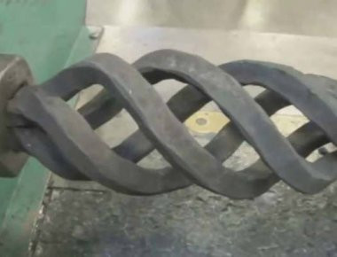 Bίντεο με εργοστασιακά μηχανήματα που θα σας κάνει να κολλήσετε!